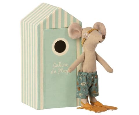 Beach mouse - big brother in cabin de plage