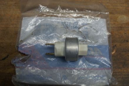 1985-1991 C4 Corvette,A/C Pressure Cycling Switch(Mounts on Line),GM 3041596,New