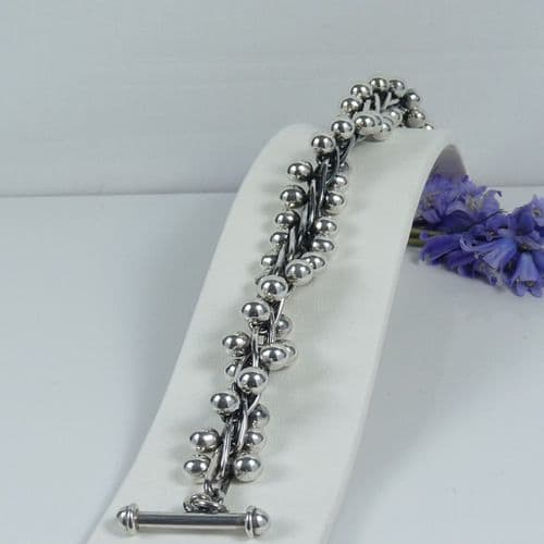 925 Sterling Silver Hand Crafted  Graduating Popcorn Bracelet With T Bar Clasp.