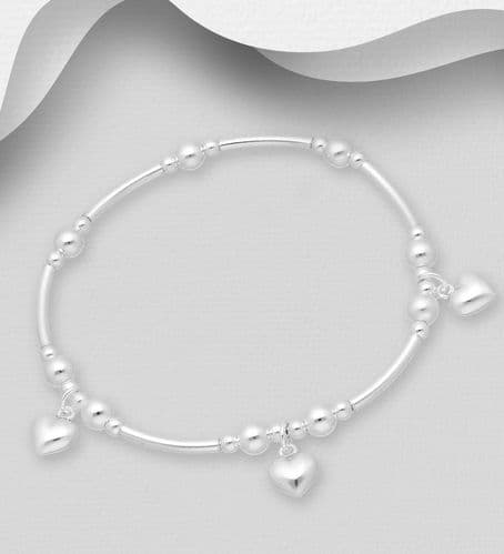 925 Sterling Silver Stretch Bracelet Featuring Hearts 